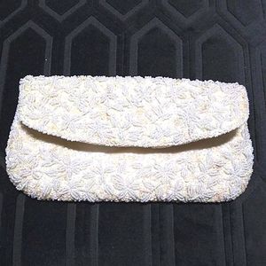 VINTAGE CREAM AND WHITE FOLD OVER SOFT CLUTCH RETRO ACCESSORY PARTY LOVELY GLAM